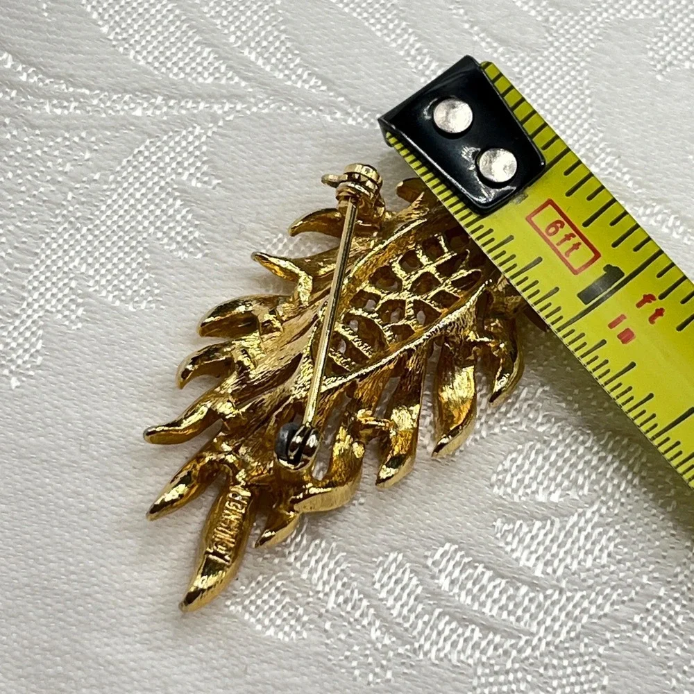 Vintage‎ LISNER Gold Tone Textured Leaf Feather Pin Brooch